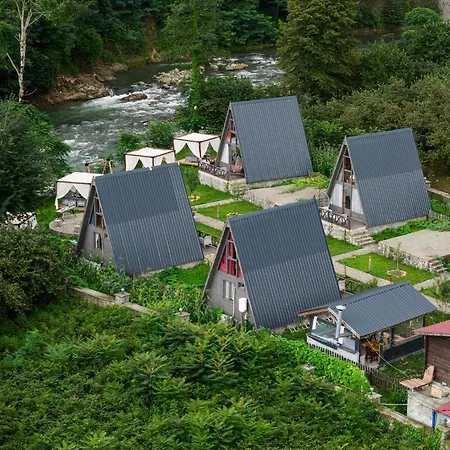 Yesil Dues Bed & Breakfast Nize